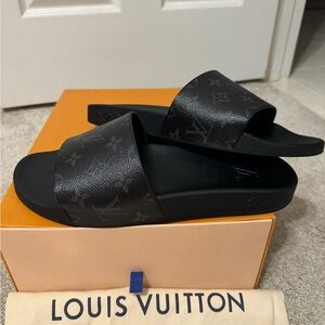 Louis Vuitton black monogram slides box included no wear